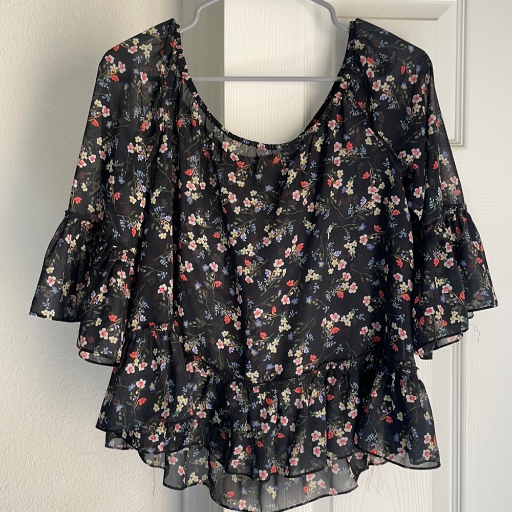 Off shoulder sheet floral top